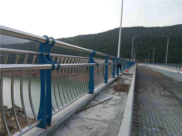 随州不锈钢桥梁护栏的特点及其在桥梁安全中的重要作用