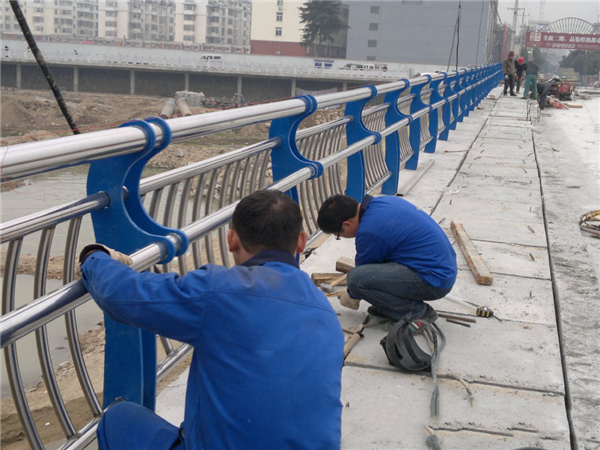 随州不锈钢河道护栏的特性及其在城市景观中的应用